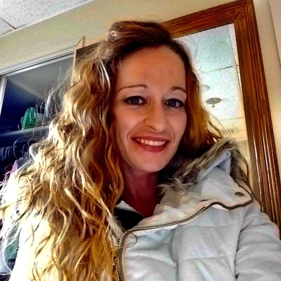 Profile Picture of Rebecca Hansen (@rchansen) on Poshmark