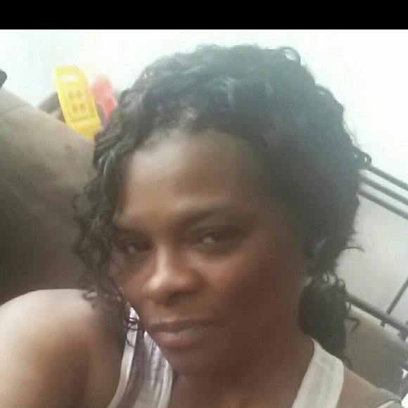 Profile Picture of Wanda Bowens (@wanda1961) on Poshmark