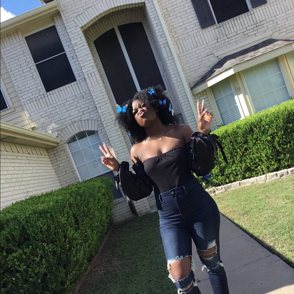 Profile Picture of Tendia Mutenure (@tendiebesuty) on Poshmark