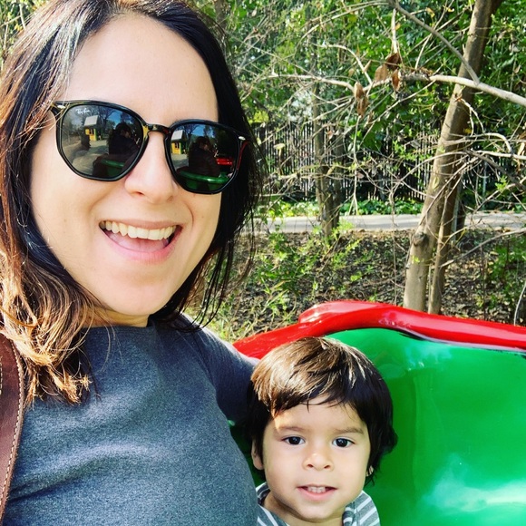 Profile Picture of Daniela Araujo (@dannyaraujo82) on Poshmark