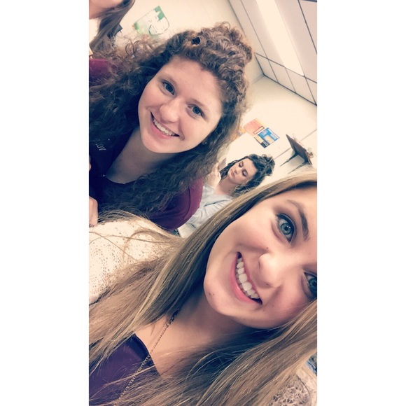 Profile Picture of Carly Hooper (@carlyseale1535) on Poshmark