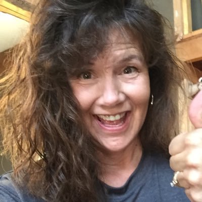 Profile Picture of Holly Boyd (@@HollyOrganizer) on Twitter