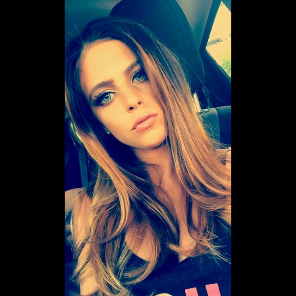 Profile Picture of Alexis Ciccone (@alexisciccone21) on Poshmark