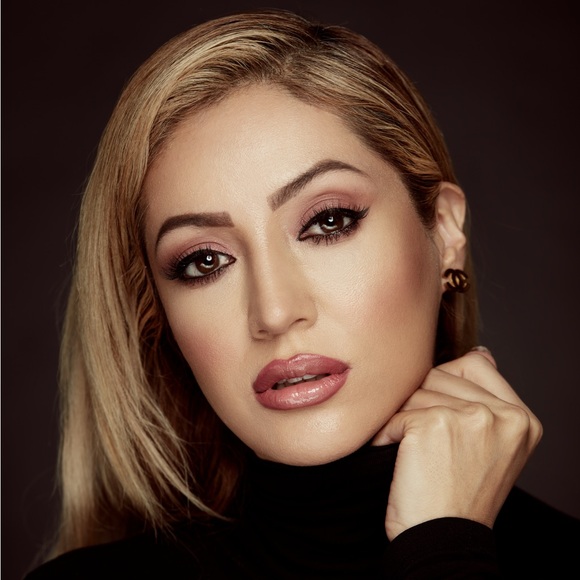 Profile Picture of Letty Barolia (@lettybarolia) on Poshmark