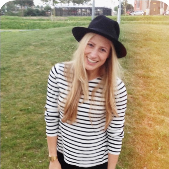 Profile Picture of Erica Callaway (@ericacwells) on Poshmark