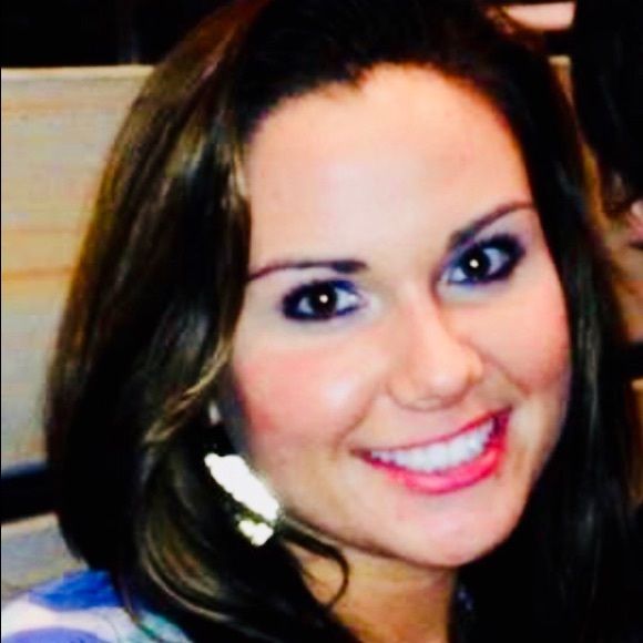 Profile Picture of Heather Connell (@heather_connell) on Poshmark