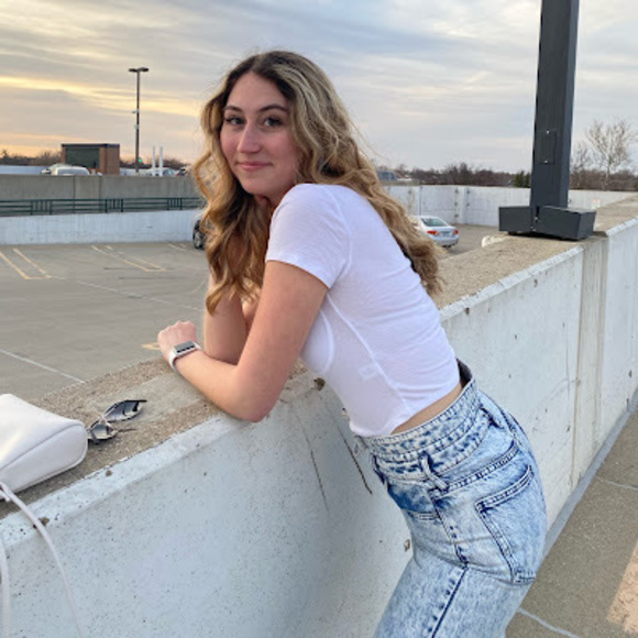 Profile Picture of Kaylee Rae (@kayleecat15) on Poshmark