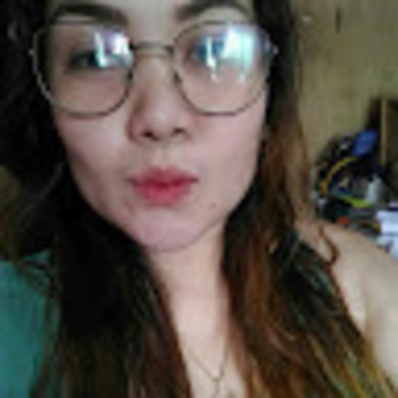 Profile Picture of Vanessa abit Depalac (@vdepalac) on Poshmark