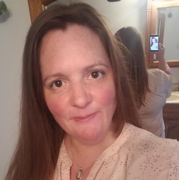 Profile Picture of Misty Ray (@missmistyray) on Poshmark