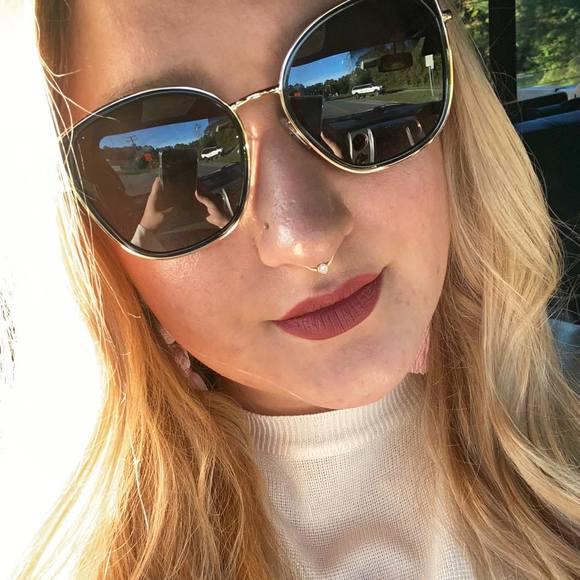 Profile Picture of Katherine Schaak (@katsukikirie) on Poshmark