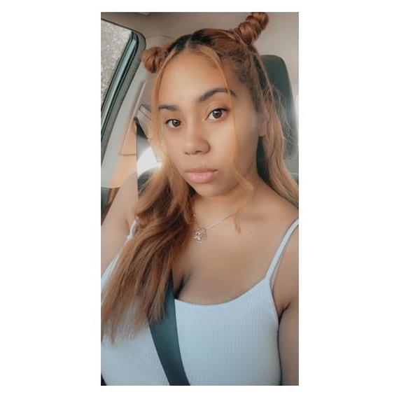 Profile Picture of Selena Aseff (@selyluvsu) on Poshmark