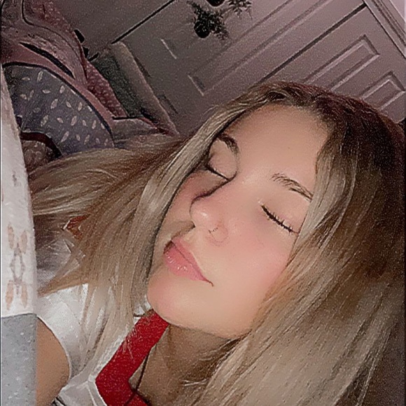 Profile Picture of Summer Golby (@summergolby) on Poshmark