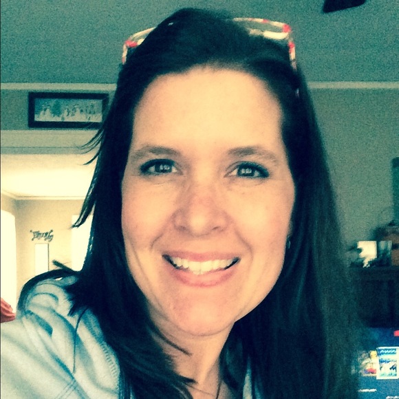 Profile Picture of Dawn Ihrie (@annacarson2) on Poshmark