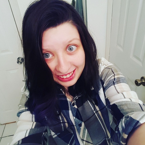 Profile Picture of Kayla Wassmer (@kwassmer17) on Poshmark