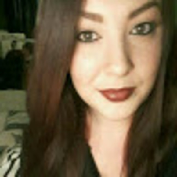 Profile Picture of Kursty A (@kurstya) on Poshmark