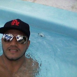 Andres Marinelli - Twitter Profile Picture of Andres Marinelli (@AndyRubianes) on Twitter