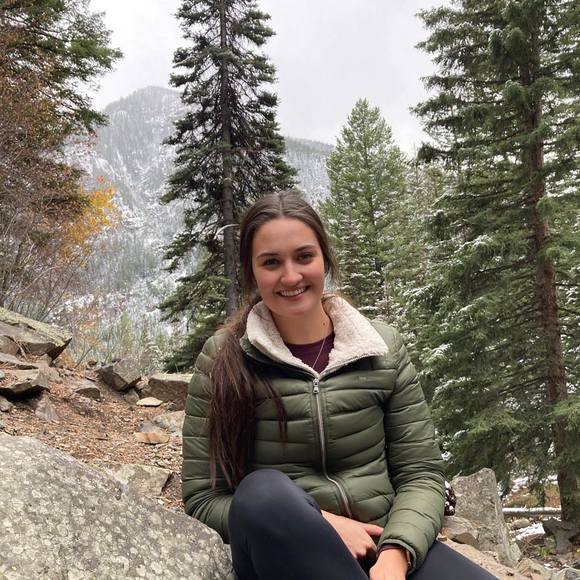 Profile Picture of Sydney Retterath (@sydneyretterath) on Poshmark