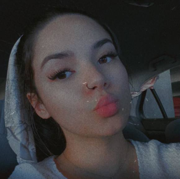 Addison Anderson - Poshmark Profile Picture of Addison Anderson (@addisonander309) on Poshmark