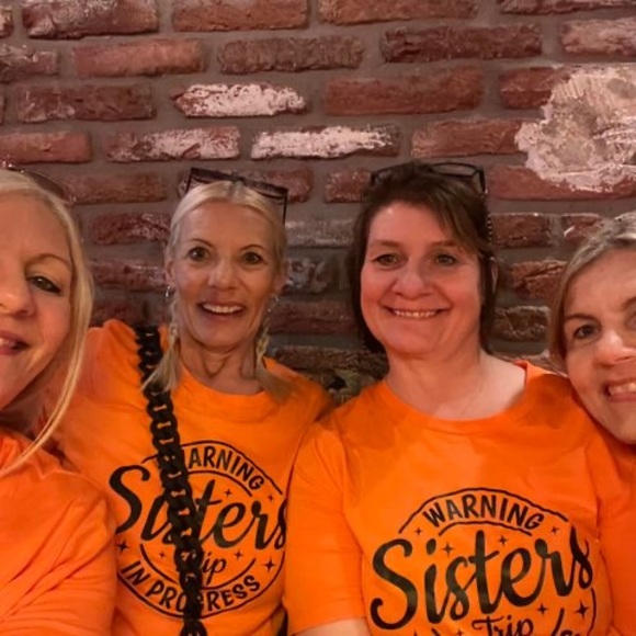 Profile Picture of Lenore Wendricks-munts (@greenii1970) on Poshmark