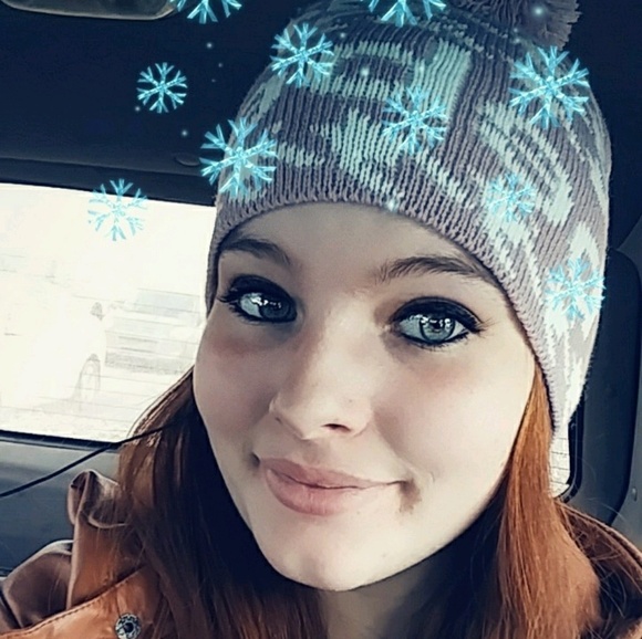 Profile Picture of Nichole Blair (@nikiblair0814) on Poshmark