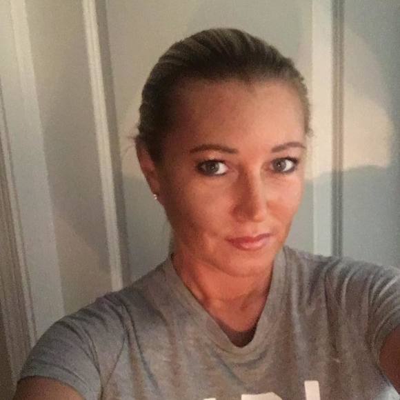 Profile Picture of Karolina Czopowik (@karolina602) on Poshmark
