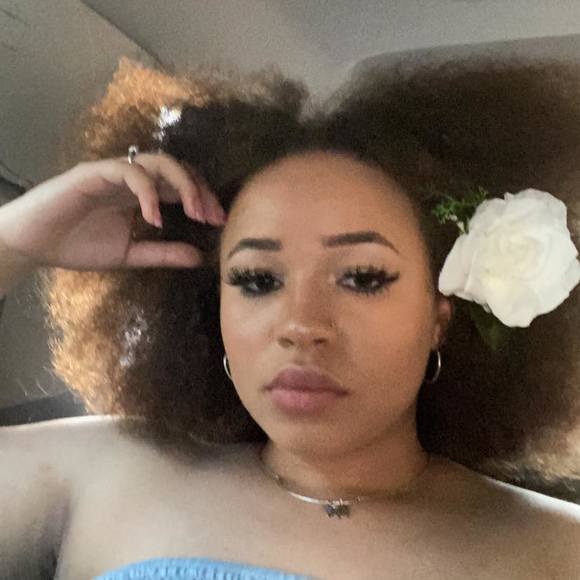 Regine Nelon - Poshmark Profile Picture of Regine Nelon (@reggien) on Poshmark