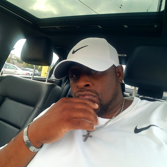 Profile Picture of Robert Hamilton (@robert5150ham) on Poshmark