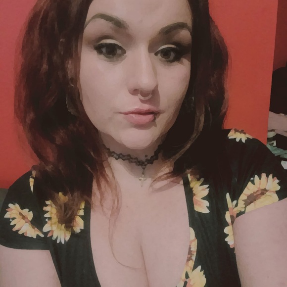 Profile Picture of Tanya Burchett (@trippyhippygirl) on Poshmark