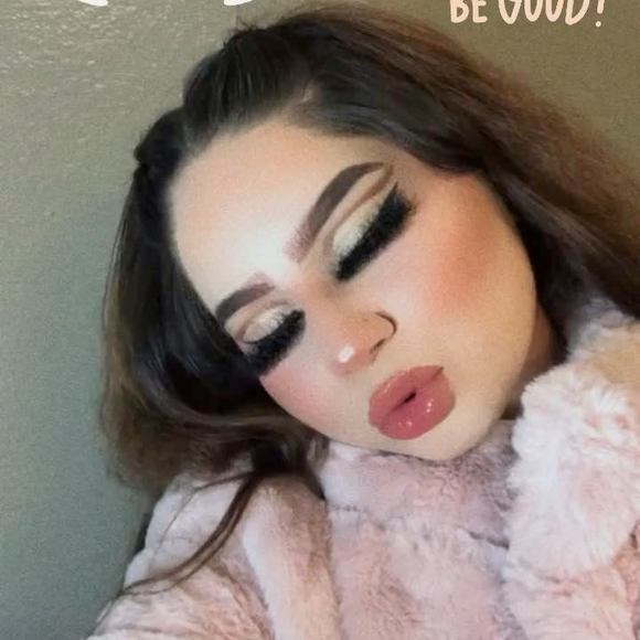 Profile Picture of Faith Lesperance (@faith1234554321) on Poshmark