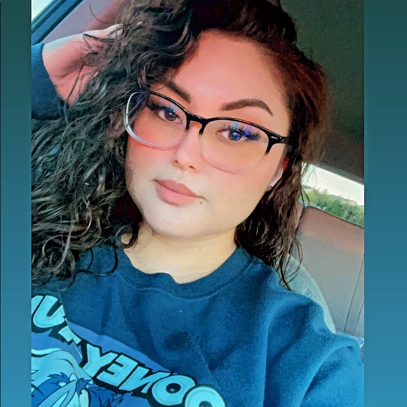 Profile Picture of Ingrid Alvarez (@ingrid1219) on Poshmark