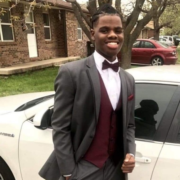 Profile Picture of Delone Tolefree (@delonetolefree) on Poshmark