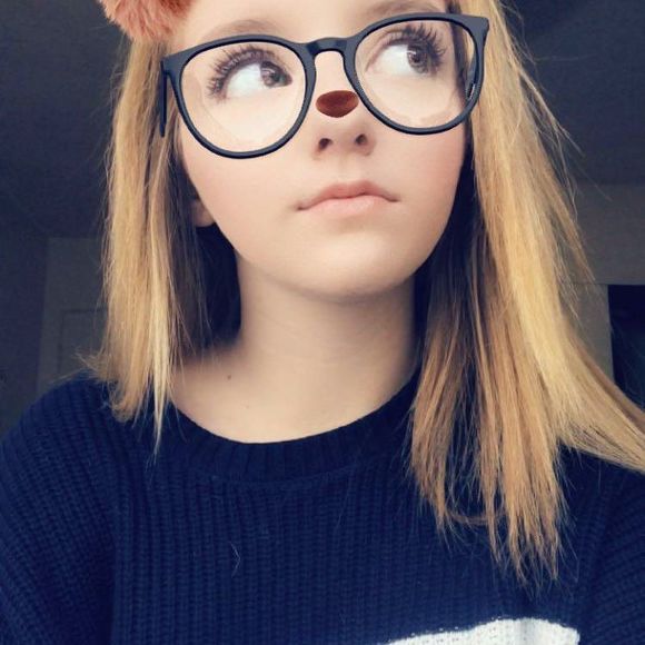 Profile Picture of Lynsey Schnepp (@loowho8) on Poshmark