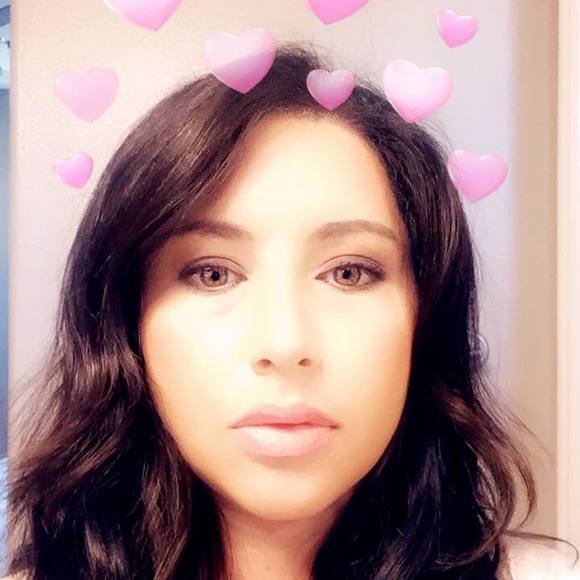 Profile Picture of Maria Chirinos (@nelsiii) on Poshmark