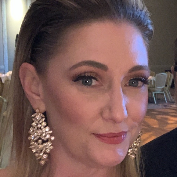 Profile Picture of Carey Grohs (@cgrohs79) on Poshmark