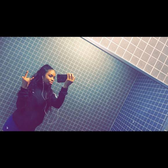 Profile Picture of Zainab Ali (@bintabeatrice) on Poshmark