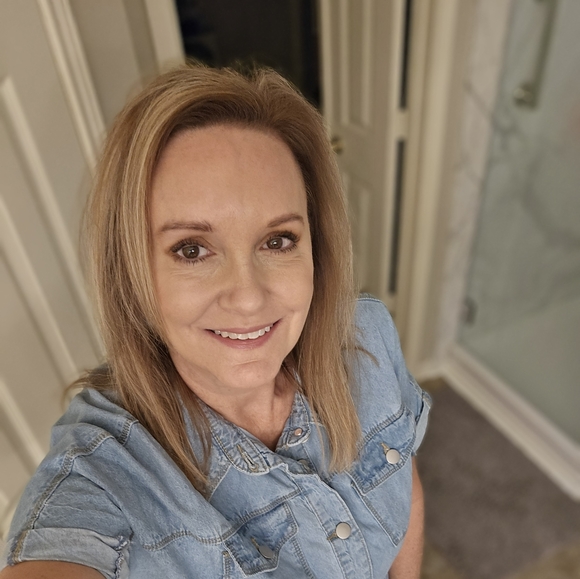 Profile Picture of Jean Thrasher (@jmthrasher) on Poshmark