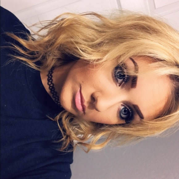 Profile Picture of Maryann Bachor (@maryannmariee) on Poshmark