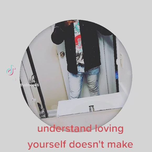 Profile Picture of Robert Holmes (@robhol284) on Poshmark