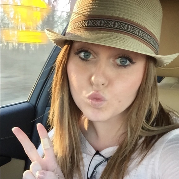 Profile Picture of Danielle Mcneilly (@mcneilld) on Poshmark