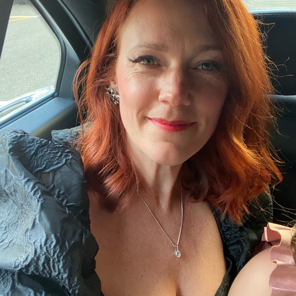 Profile Picture of Laura Wingfield (@lbwingfield) on Poshmark