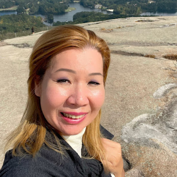 Profile Picture of Cchu Chang (@cchuchang) on Poshmark