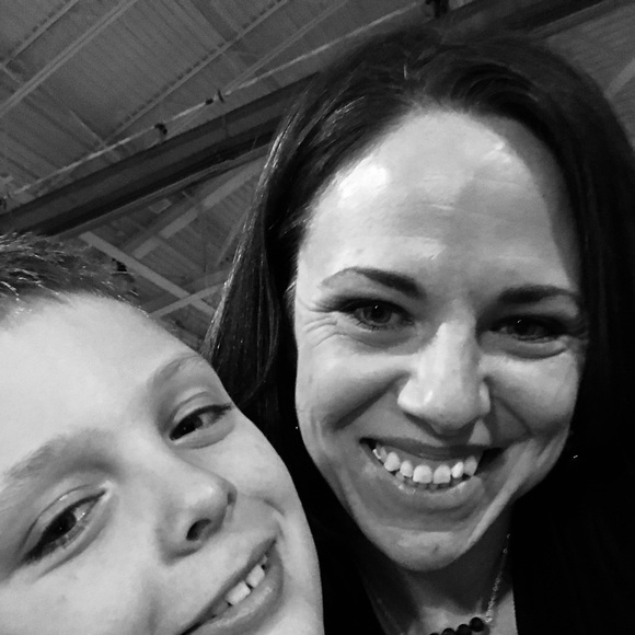 Profile Picture of Jana Wieckowski (@janawieckowski) on Poshmark