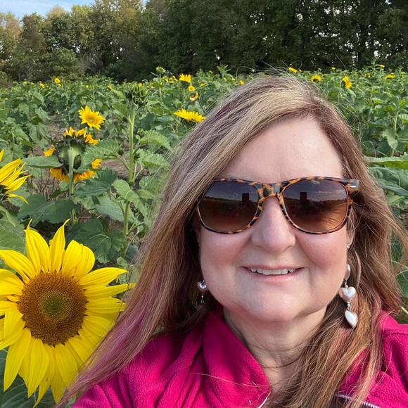 Profile Picture of Dawn Caskey guerra (@dguerra129) on Poshmark