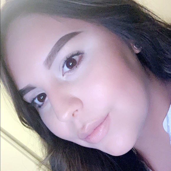 Profile Picture of Lizette Tiznado (@lizettetiznado) on Poshmark