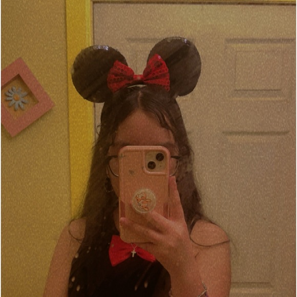 Profile Picture of Anabela Aguinaga (@anabelaaguinaga) on Poshmark