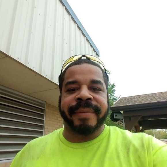 Profile Picture of Troy Sharkey (@troysharkey) on Poshmark