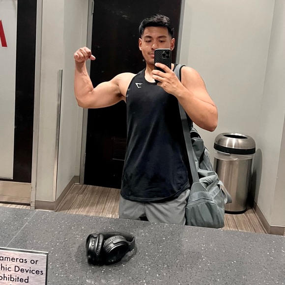 Profile Picture of Brian Moreno (@brianmoreno99) on Poshmark