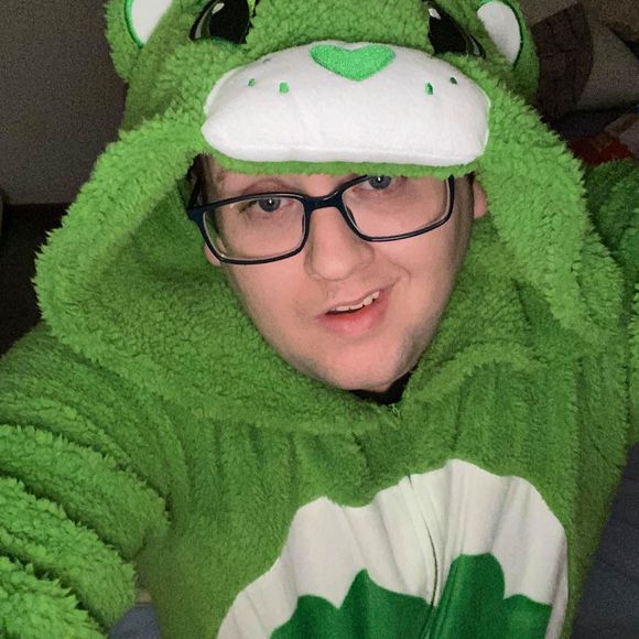 Profile Picture of Josh Summerfield (@guyonfire26) on Poshmark