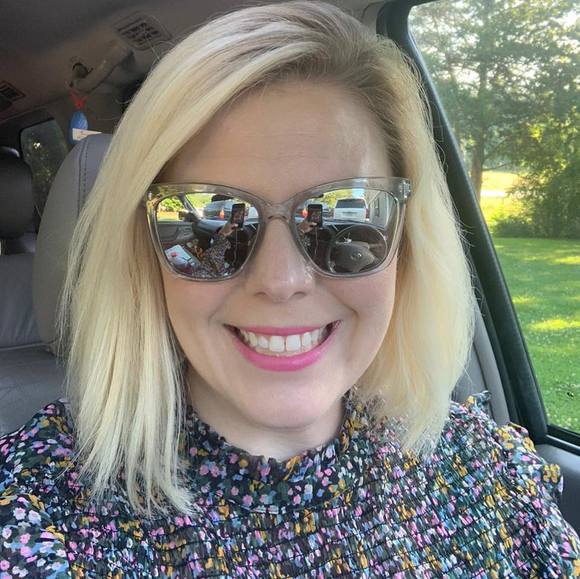 Profile Picture of Valerie Braddy (@curlupndye08) on Poshmark