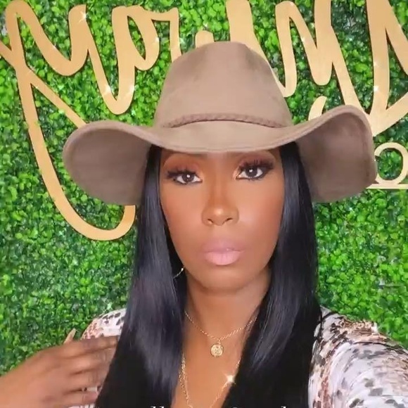 Profile Picture of Tracee Smith (@tracee_ceo) on Poshmark